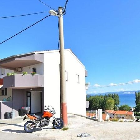 Apartment Rene Omiš Esterno foto
