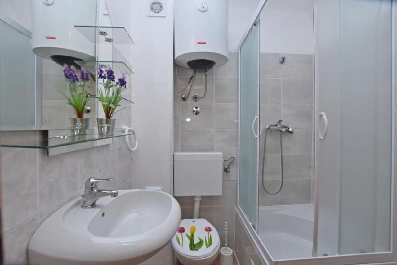 Apartment Rene Omiš Esterno foto