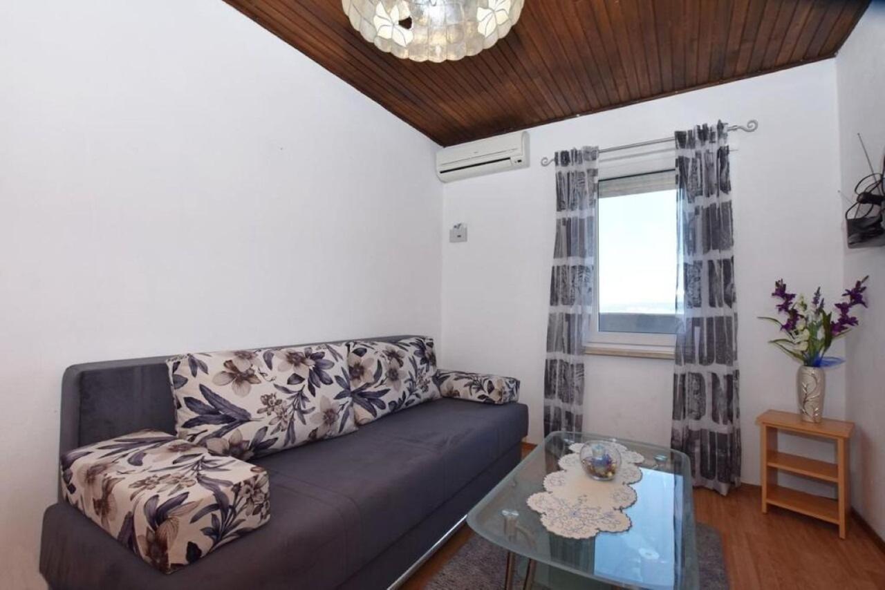 Apartment Rene Omiš Esterno foto