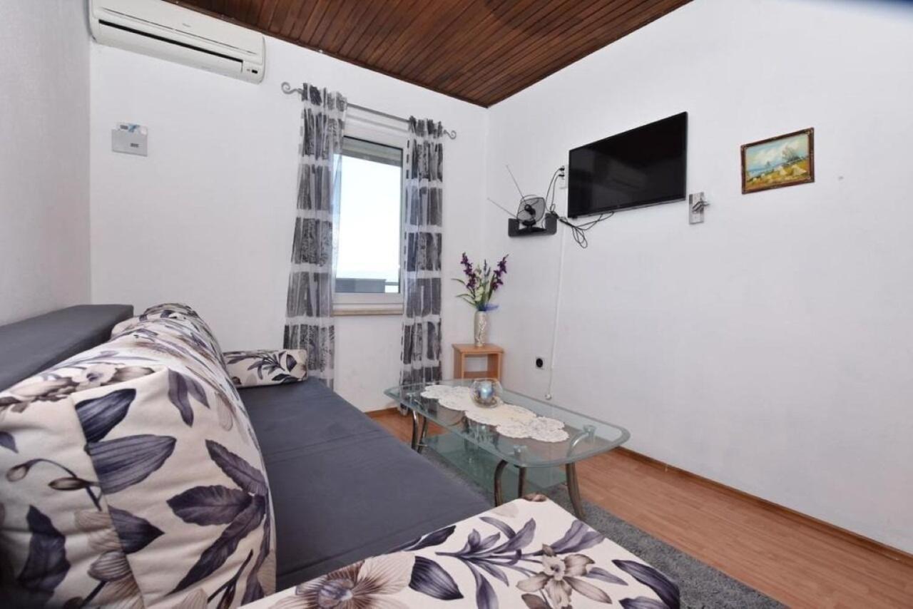 Apartment Rene Omiš Esterno foto