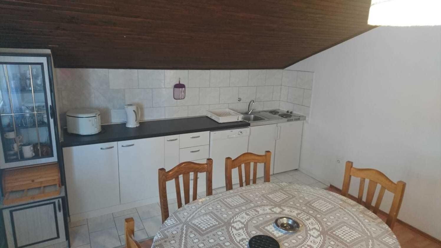 Apartment Rene Omiš Esterno foto