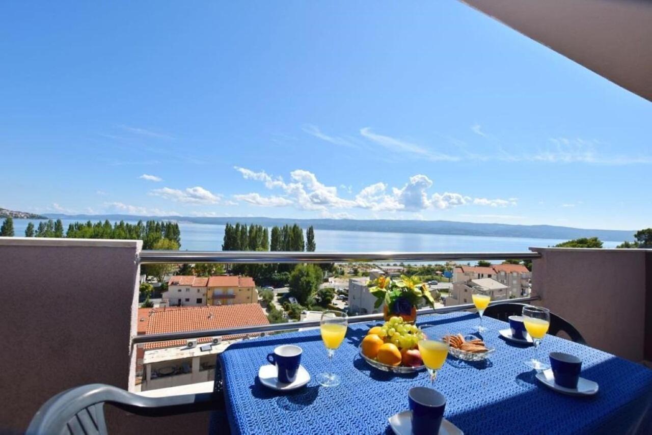Apartment Rene Omiš Esterno foto
