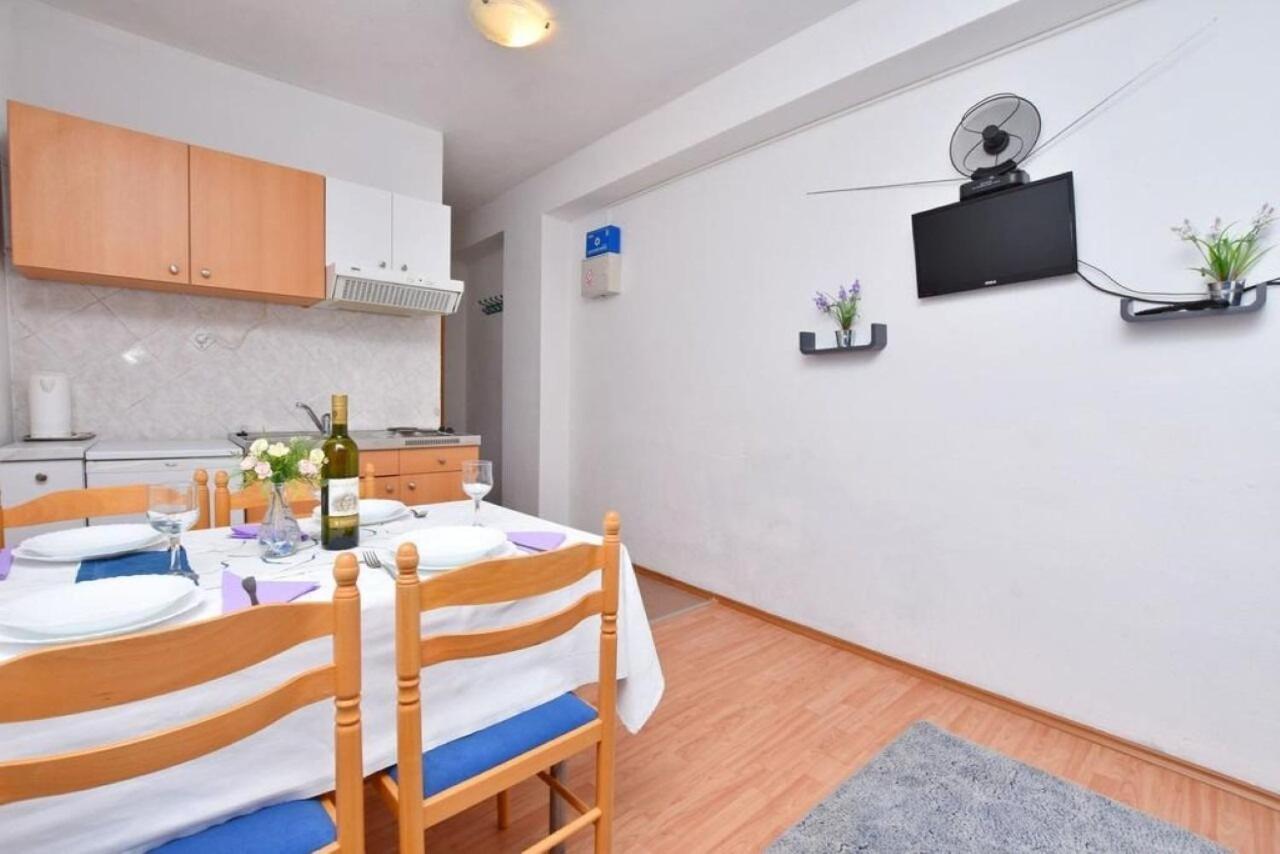 Apartment Rene Omiš Esterno foto